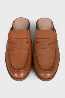 Leather clogs with tag