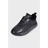 Men's insulated black sneakers