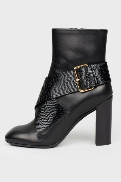 Botillons with a square nose with a zipper