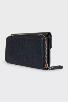 Men's leather wallet with branded embossing