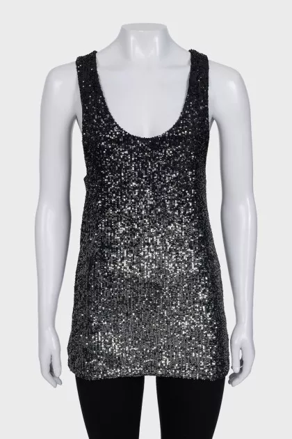 Decorated T-shirt with tag