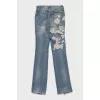 Blue jeans with embroidery and a ripped effect