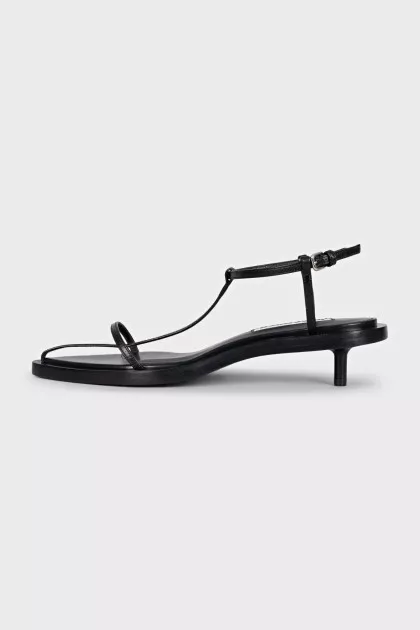 Босоножки kitten heel из черной кожи 