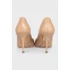 Beige leather open-toe shoes