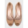 Beige leather open-toe shoes