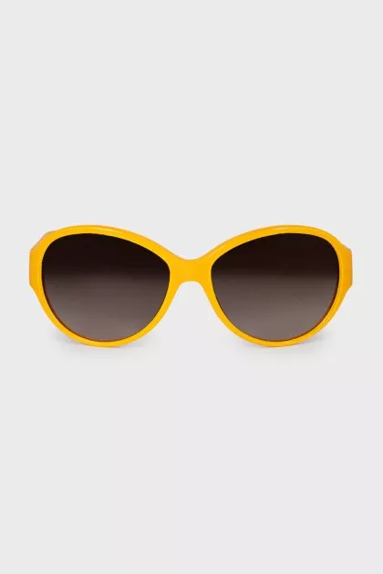 Sunglasses with yellow frames