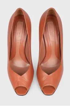 Open -toe shoes