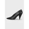 Leather pointed toe shoes with tag