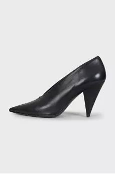 Leather pointed toe shoes with tag