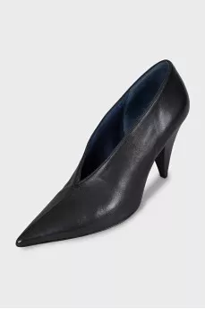 Leather pointed toe shoes with tag