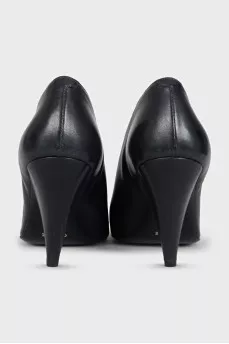 Leather pointed toe shoes with tag