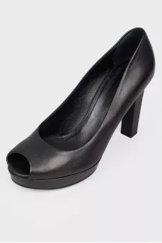 Square heels and open toe shoes