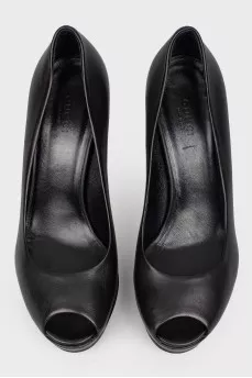 Square heels and open toe shoes