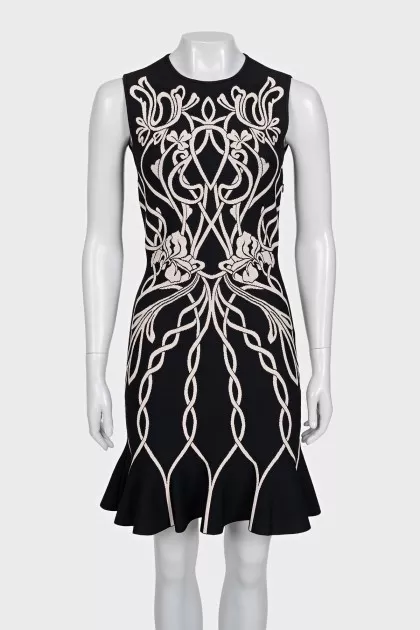 Sleeveless dress with a pattern