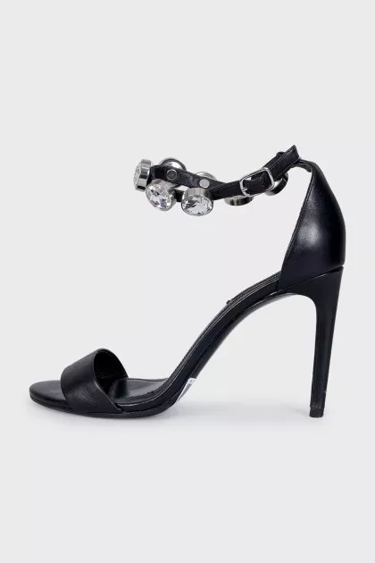 Leather sandals with decorated straps
