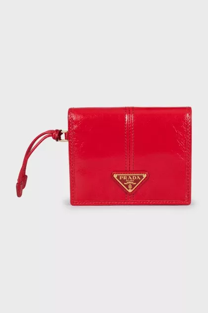 Leather wallet with a button