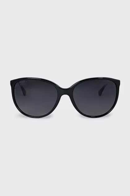 Sunglasses with crystals on the temples