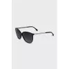 Sunglasses with crystals on the temples