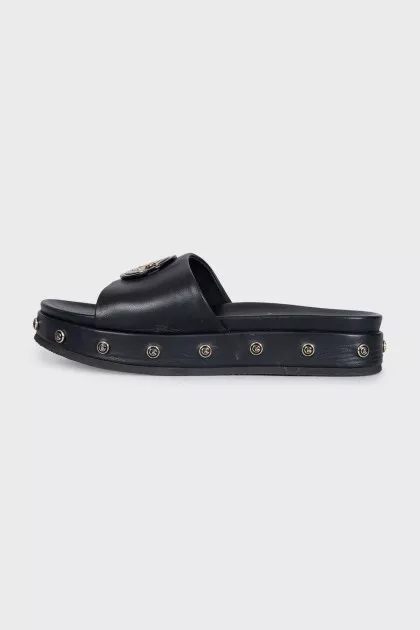 Leather flip-flops decorated with a gold logo