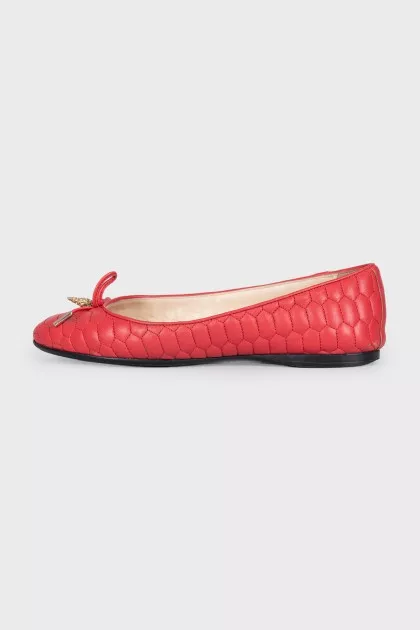 Quilted ballet flats decorated with a pendant