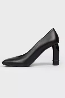 Black shoes with square toe