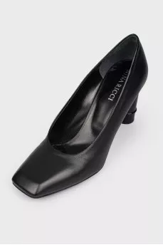 Black shoes with square toe
