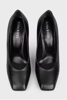 Black shoes with square toe