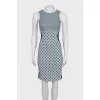 Fitted sleeveless blue dress with print