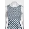 Fitted sleeveless blue dress with print