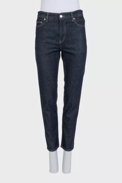 Dark blue straight-leg jeans with pockets