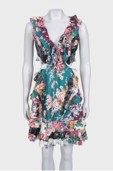 Floral print dress with a cutout