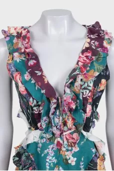 Floral print dress with a cutout