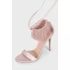 Leather sandals with fringe