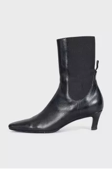 Leather ankle boots with elastic heels
