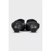 Black leather pointed-toe shoes