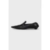 Black leather pointed-toe shoes