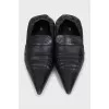 Black leather pointed-toe shoes