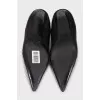 Black leather pointed-toe shoes