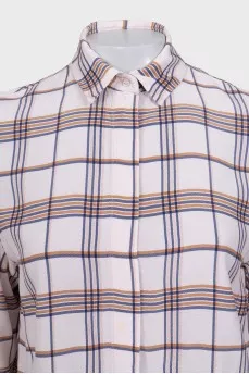 Loose-fitting plaid button-down shirt
