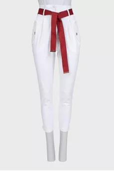 White high-waisted jeans