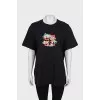 Black loose-fitting t-shirt with signature print