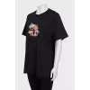 Black loose-fitting t-shirt with signature print