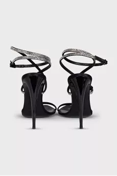 Heeled sandals decorated with rhinestones