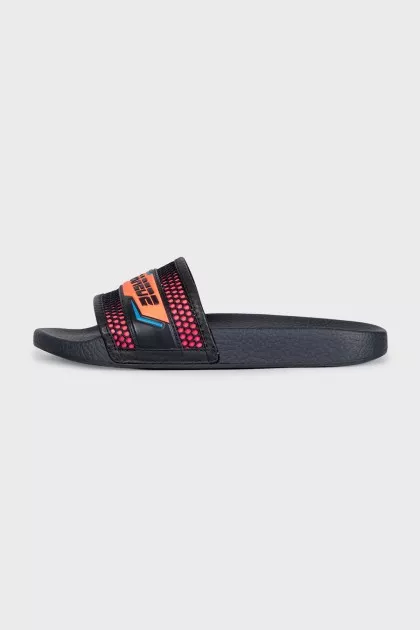 Leather flip-flops decorated with mesh