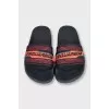 Leather flip-flops decorated with mesh