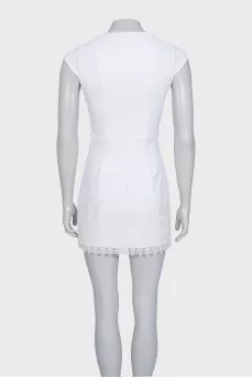 Fitted dress with lace and hooks