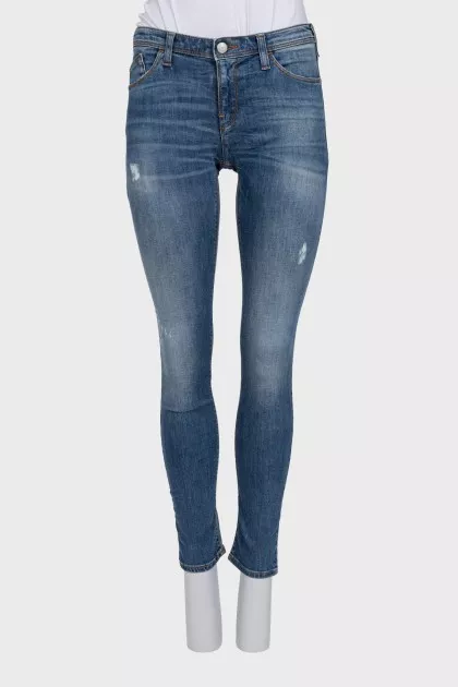Mid-rise skinny jeans with distressing