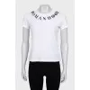 Straight T-shirt with contrasting embroidery