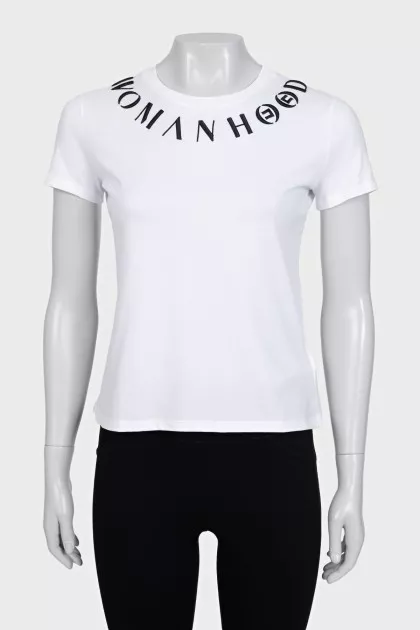 Straight T-shirt with contrasting embroidery