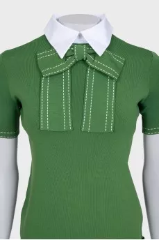 Green dress with a bow and a detachable collar